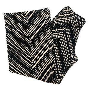 Chino’s Black and White Geometric Wide Leg Pants.  Size 0 Small 4
